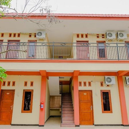 Oyo 2826 Panderman Residence Blitar Kültér fotó