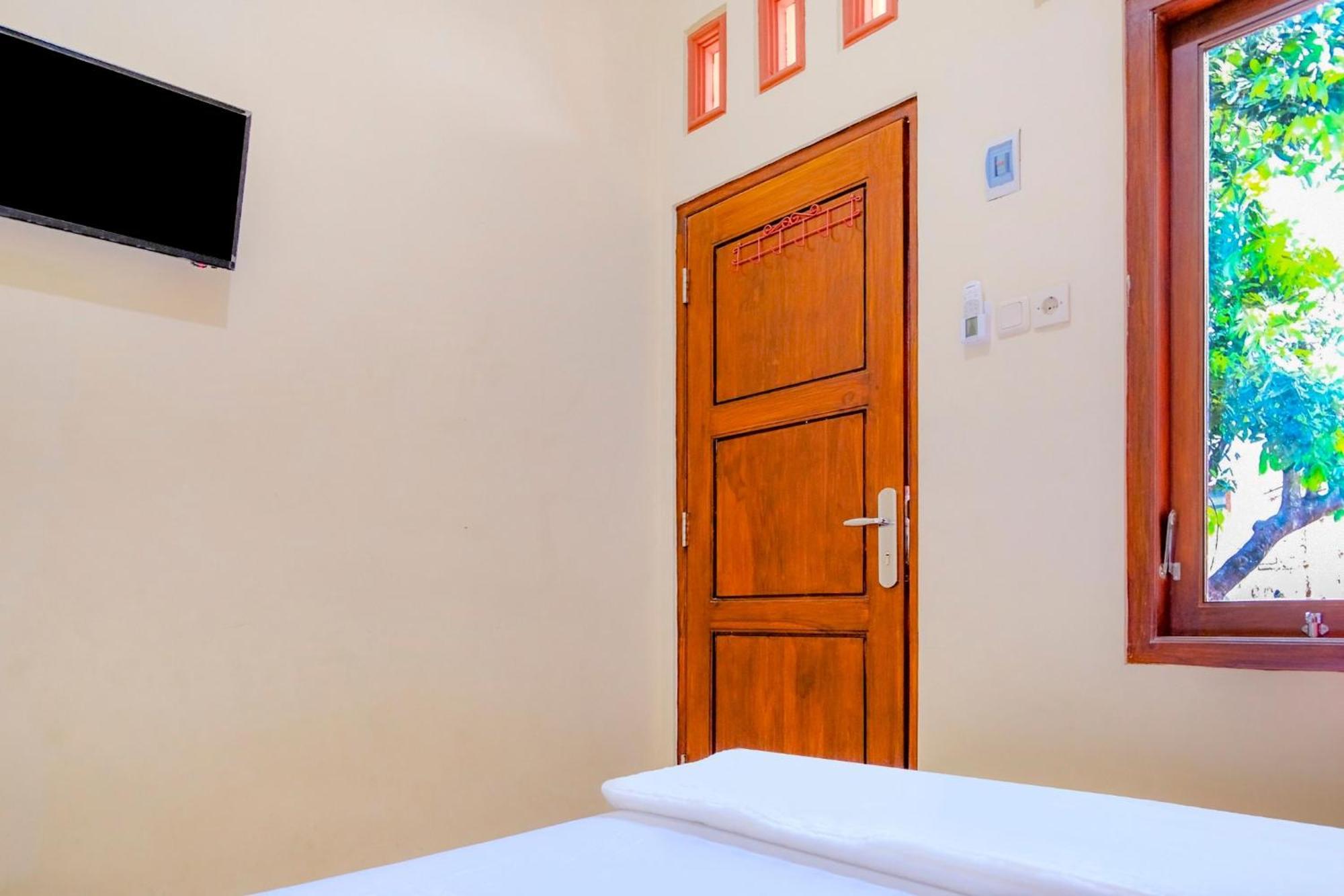 Oyo 2826 Panderman Residence Blitar Kültér fotó