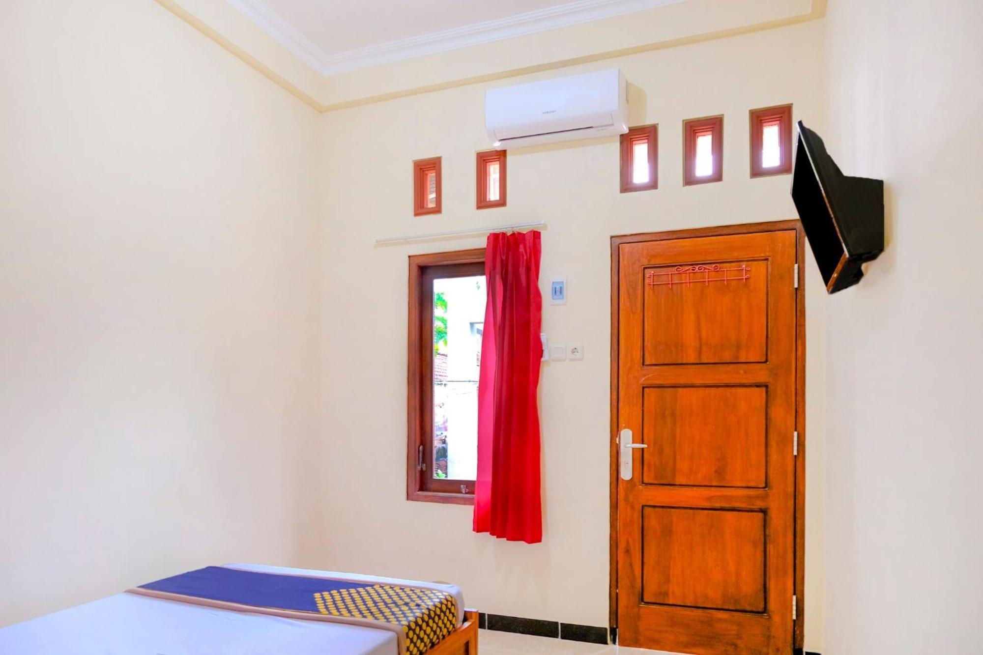 Oyo 2826 Panderman Residence Blitar Kültér fotó