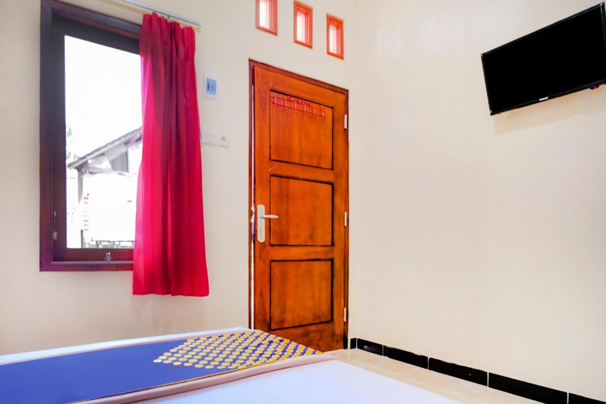Oyo 2826 Panderman Residence Blitar Kültér fotó