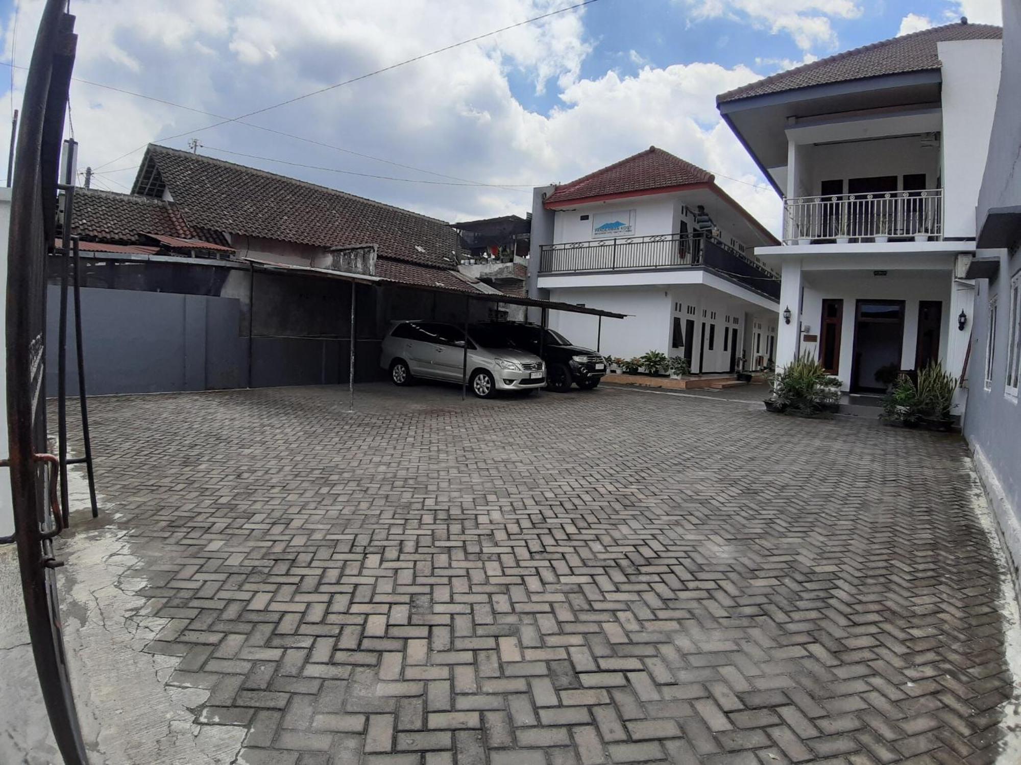 Oyo 2826 Panderman Residence Blitar Kültér fotó