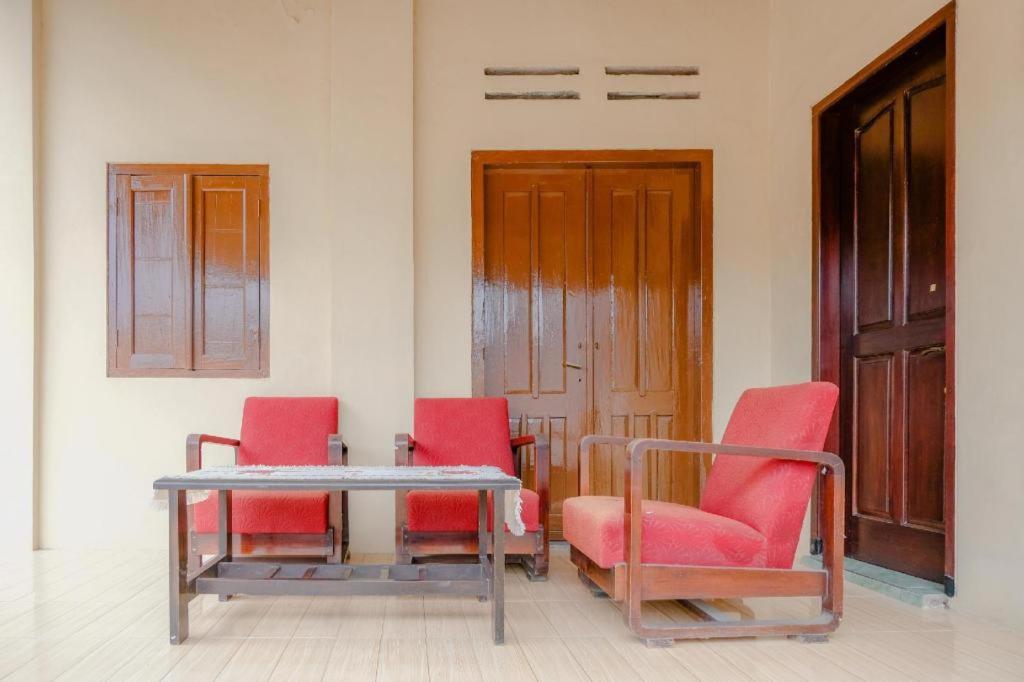 Oyo 2826 Panderman Residence Blitar Kültér fotó