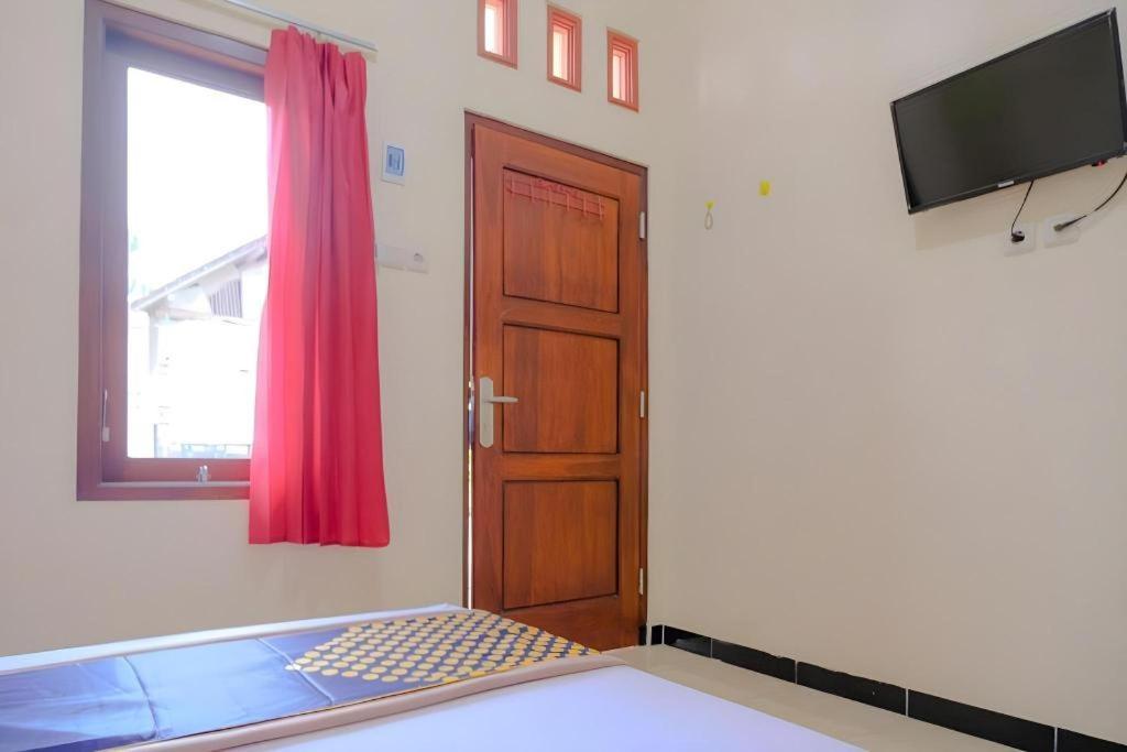 Oyo 2826 Panderman Residence Blitar Kültér fotó