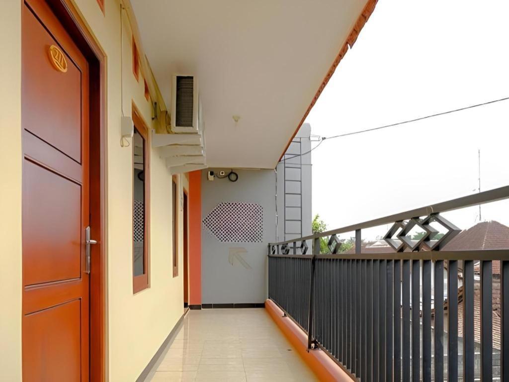 Oyo 2826 Panderman Residence Blitar Kültér fotó