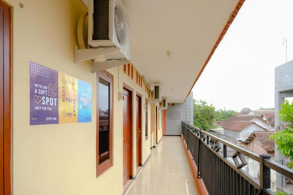 Oyo 2826 Panderman Residence Blitar Kültér fotó