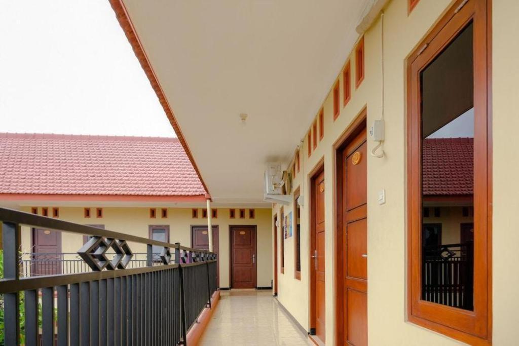 Oyo 2826 Panderman Residence Blitar Kültér fotó