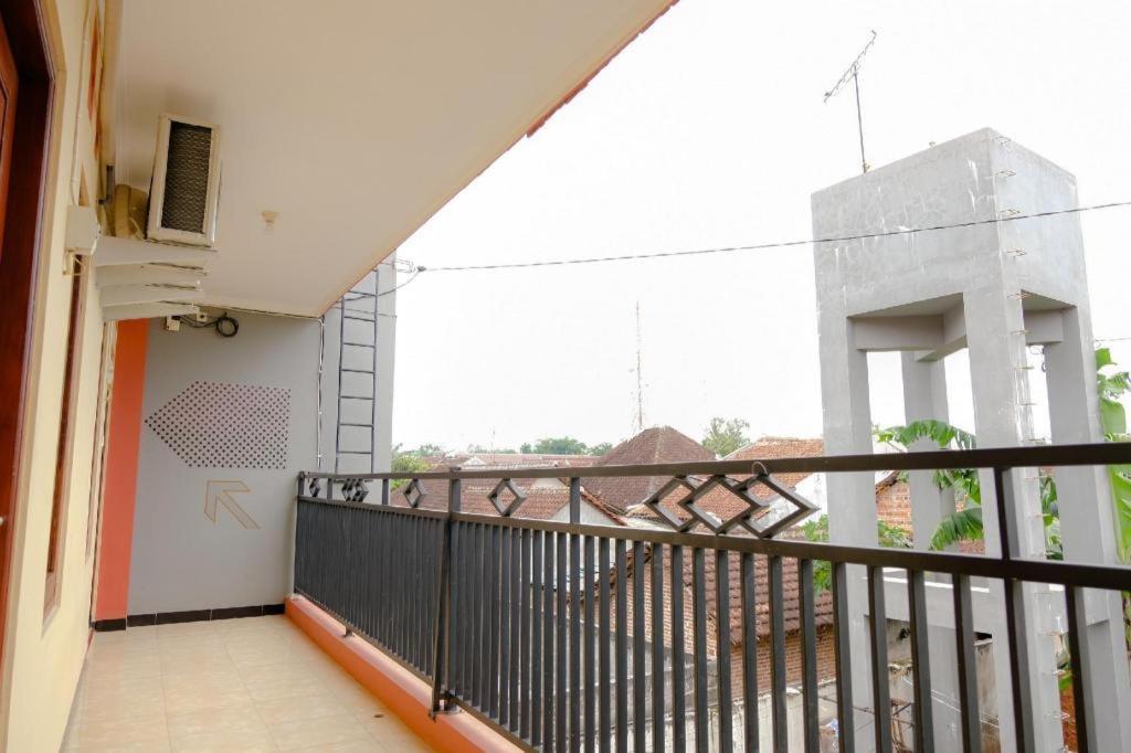 Oyo 2826 Panderman Residence Blitar Kültér fotó
