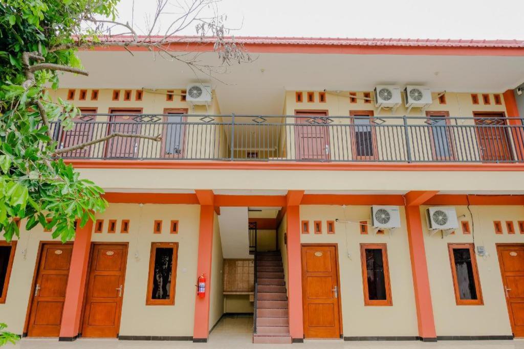 Oyo 2826 Panderman Residence Blitar Kültér fotó